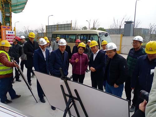 調整後 02 欣捷集團黨委書(shū)記陸曉紅(hóng)向丁書(shū)記彙報(bào)項目亮(liàng)點.jpg