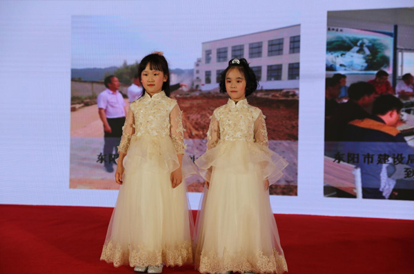 1579412133692791.jpg 調整後 05 單筱悠、王芮甯演唱(chàng)《你(nǐ)笑(xiào)起來(lái)真好(hǎo)看(kàn)》.jpg