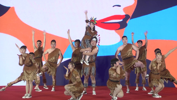 1579412158839603.jpg 調整後 07 誠晖集團舞(wǔ)蹈《隔壁泰山(shān)》.jpg