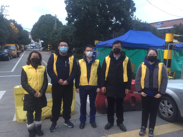 1581909974814861.jpg 1-1 欣捷建設黨員(yuán)代表積極投身(shēn)甬江街(jiē)道(dào)夏家(jiā)村(cūn)疫情防控工(gōng)作(zuò).JPG