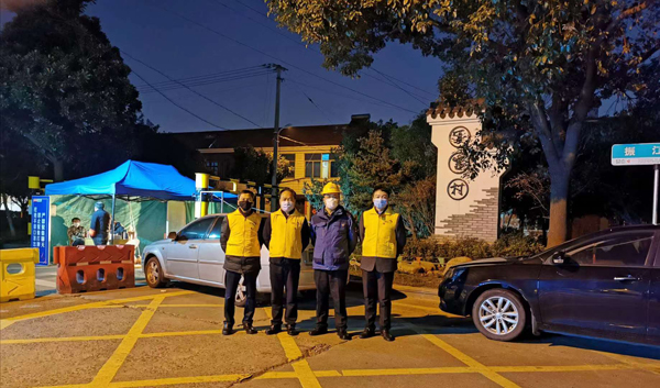 1581909983809483.jpg 1-2 欣捷建設黨員(yuán)代表積極投身(shēn)甬江街(jiē)道(dào)夏家(jiā)村(cūn)疫情防控工(gōng)作(zuò).JPG