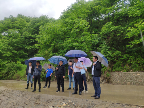 1591574907480134.jpg 02蔣董一(yī)行(xíng)踏勘“一(yī)帶一(yī)路(lù)”項目現(xiàn)場(chǎng).jpg