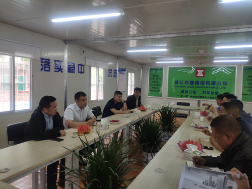 1591574930994757.jpg 03與會(huì)人(rén)員(yuán)就(jiù)項目情況進行(xíng)交流.jpg