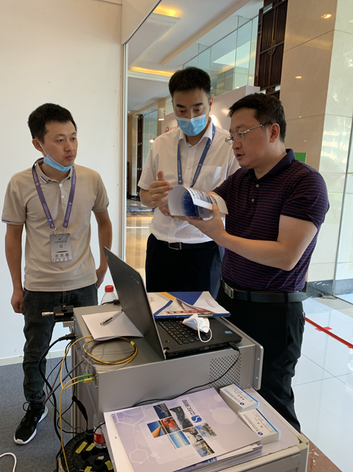 1602550720371309.jpg 與重慶交通(tōng)建築科(kē)學研究院院長(cháng)進行(xíng)技(jì)術(shù)探討(tǎo).jpg