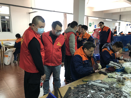 1615943823682135.jpg OA2 參觀殘疾人(rén)工(gōng)療車(chē)間(jiān).jpg