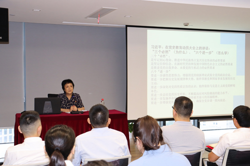 1625187047826307.jpg 鄭湘娟老(lǎo)師(shī)講課.jpg