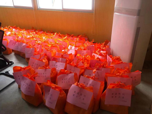 1626741013552637.jpg 03 發放(fàng)防暑降溫物(wù)資-2.jpg