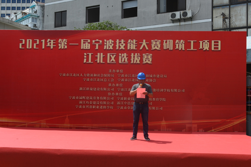 10  裁判員(yuán)宣布得(de)分(fēn)前六名選手.jpg