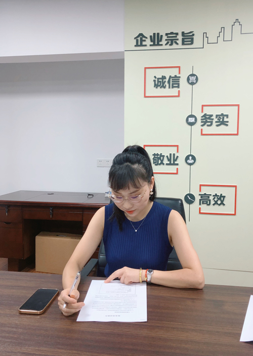 1630370916134431.jpg 05 财務部副經理(lǐ)胡雪(xuě)菲做(zuò)監管賬戶工(gōng)資發放(fàng)培訓.jpg