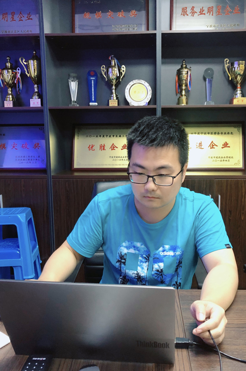 1630370973465408.jpg 08 信息化(huà)平台技(jì)術(shù)人(rén)員(yuán)王甯做(zuò)信息化(huà)平台培訓.jpg