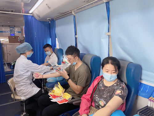 1631923174173634.jpg 04 獻血進行(xíng)中.jpg