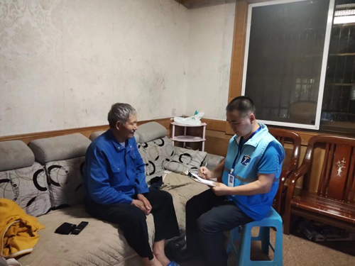 05 虞騰峰入戶走訪中-1.jpg