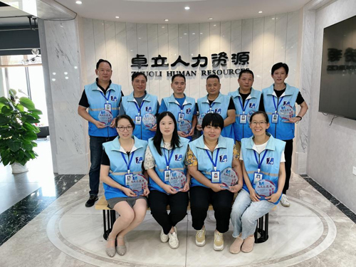 01 卓立抗疫志(zhì)願者代表合影(yǐng).jpg