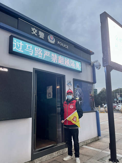 01  誠晖志(zhì)願者執行(xíng)交通(tōng)文(wén)明(míng)勸導-1.jpg