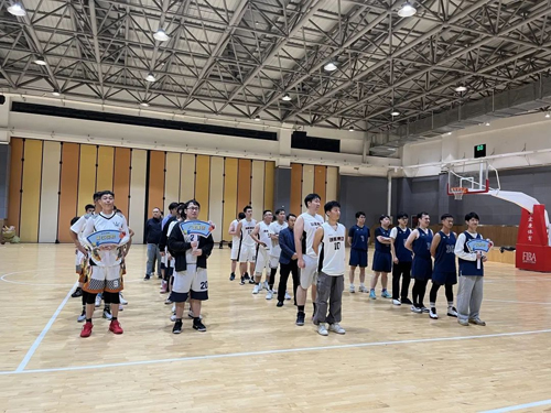 01  球場(chǎng)角逐-1.jpg