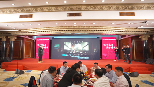 07  歌(gē)曲：《兄弟(dì)抱一(yī)下(xià)》.jpg