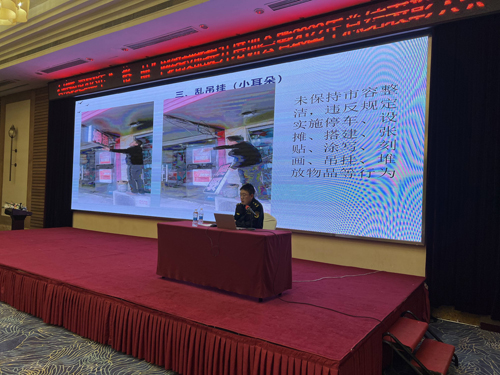 17  吳俊萌做(zuò)課程培訓.jpg