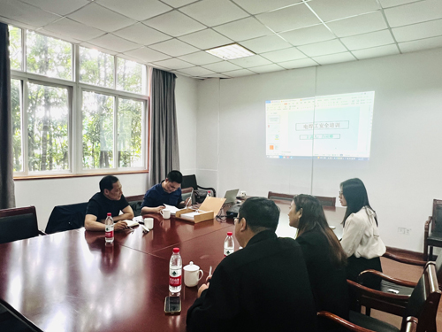 02 甯波市(shì)建築市(shì)場(chǎng)管理(lǐ)服務總站(zhàn)領導赴學校(xiào)開(kāi)展焊工(gōng)作(zuò)業(yè)專項整治工(gōng)作(zuò)-2.jpg