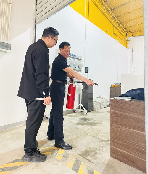 01 甯波市(shì)建築市(shì)場(chǎng)管理(lǐ)服務總站(zhàn)領導赴學校(xiào)開(kāi)展焊工(gōng)作(zuò)業(yè)專項整治工(gōng)作(zuò)-1.jpg