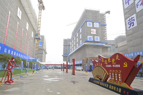 03  誠晖集團展示勞務一(yī)體(tǐ)化(huà)管理(lǐ)辦公-1.jpg