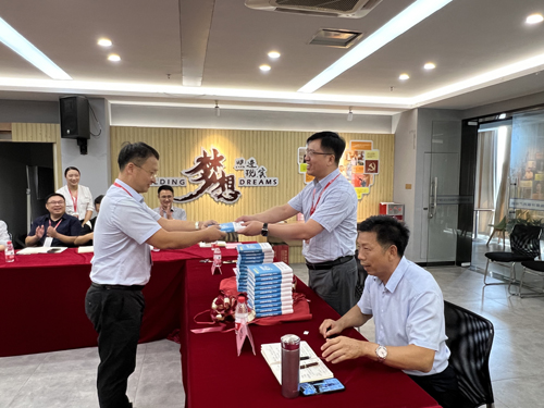 04  贈書(shū)儀式-3.jpg