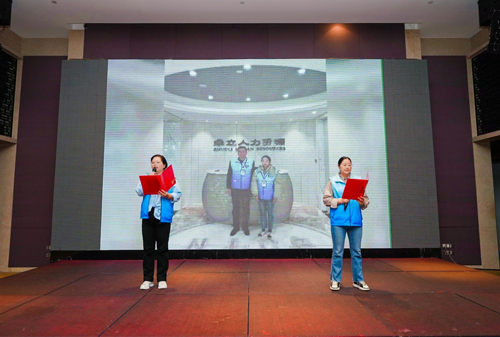 30  橫漲村(cūn)網格員(yuán)陳燕和(hé)西(xī)楊村(cūn)網格員(yuán)楊玉兒(ér)-朗誦《我驕傲，我是(shì)專職網格員(yuán)》.jpg