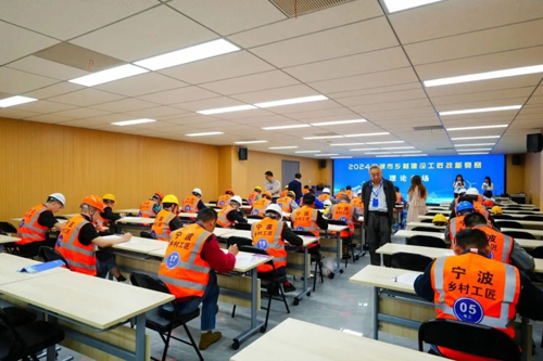 05  理(lǐ)論考試現(xiàn)場(chǎng)-1.jpg